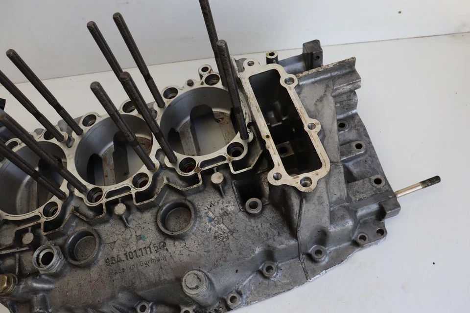 Porsche 911 996 GT3 3.6L Engine Block Crankcase LHS 9641011115R J176  - Imagem 4 de 4