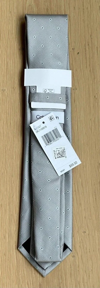 Corbata Calvin Klein de puntos plateados y verdes nueva con etiquetas (precio de venta sugerido por el fabricante 69,50 USD) Foto 3 de 4