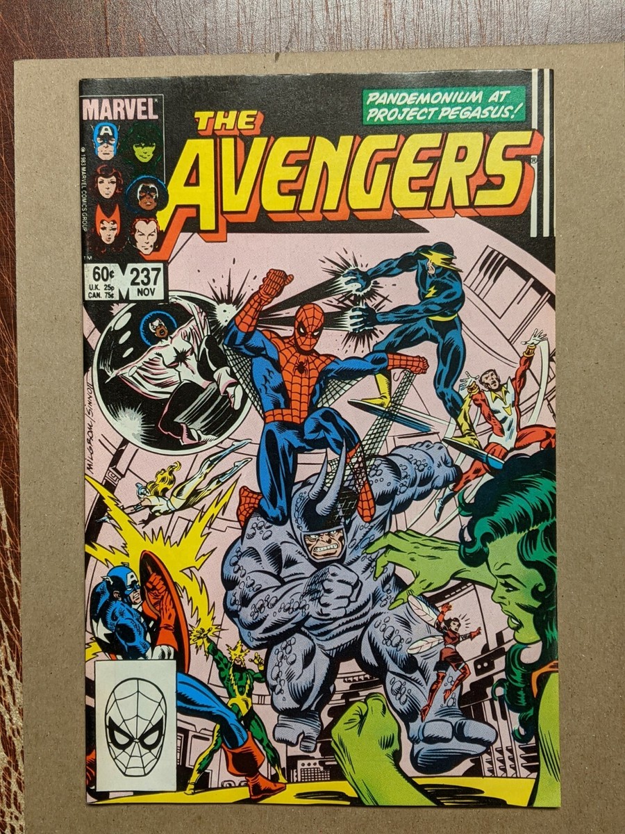 The Art of AVENGERS　アベンジャーズ　マーベルコミックス Amazon.com: The Avengers: The Art of Marvel: 9780785162346