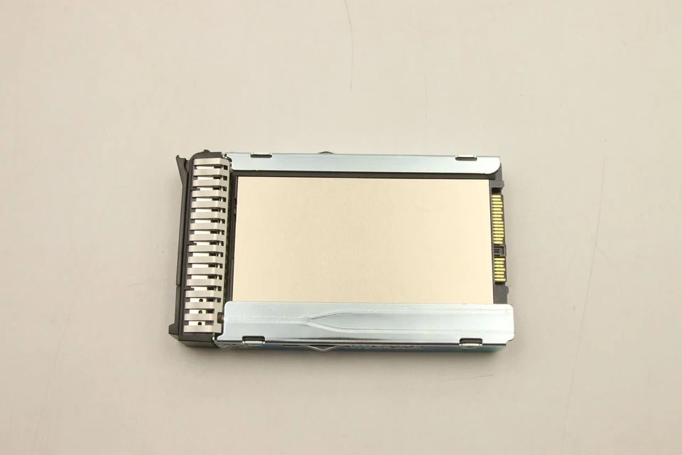 Lenovo 400GB ThinkSystem 03GX010 4XB7A70006 2.5'' SAS 12Gb Hot Swap SSD - Image 4 of 4