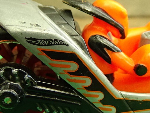 Hot Wheels * Motorcycle 2004 Cybertooth B4556 - Picture 6 of 9
