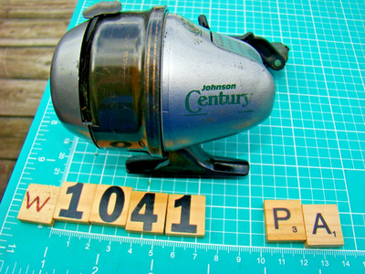 W1041 PA JOHNSON CENTURY 2000 PULSE  ACTION SPINCAST FISHING REEL