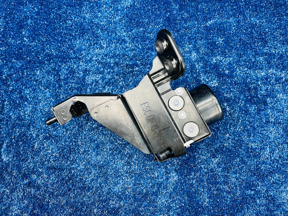 Модуль насоса ABS для Buick Cascada 2016–2019 годов от оригинального производителя с кронштейном 39061713 - Изображение 3 из 4