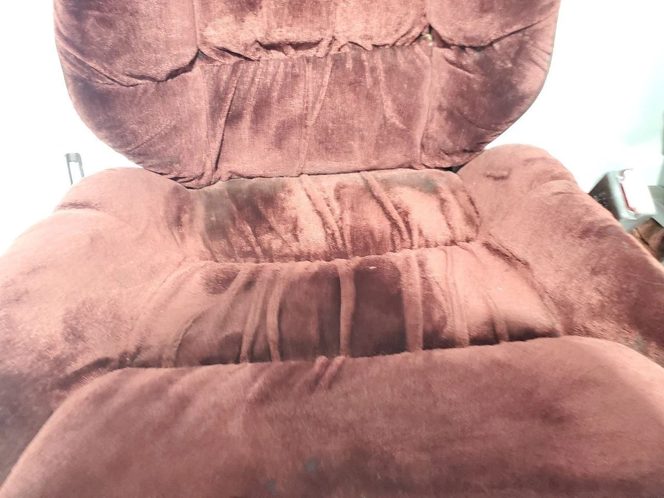 1987 年克莱斯勒征服原始设备制造商一对座椅有 Surface Rush On Tracks — 第 4/4 张图片