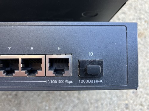 TP-Link TL-SL2210 8-Port 10/100Mbps + 2-Port Gigabit Smart Switch v1.1. - Picture 7 of 10