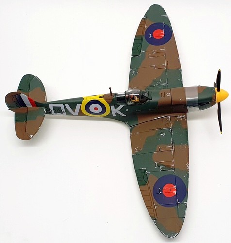 Corgi 1/32 Scale Diecast AA33902 - Spitfire MKI P9386 QVK Sqn Ldr B.Lane - Picture 4 of 7