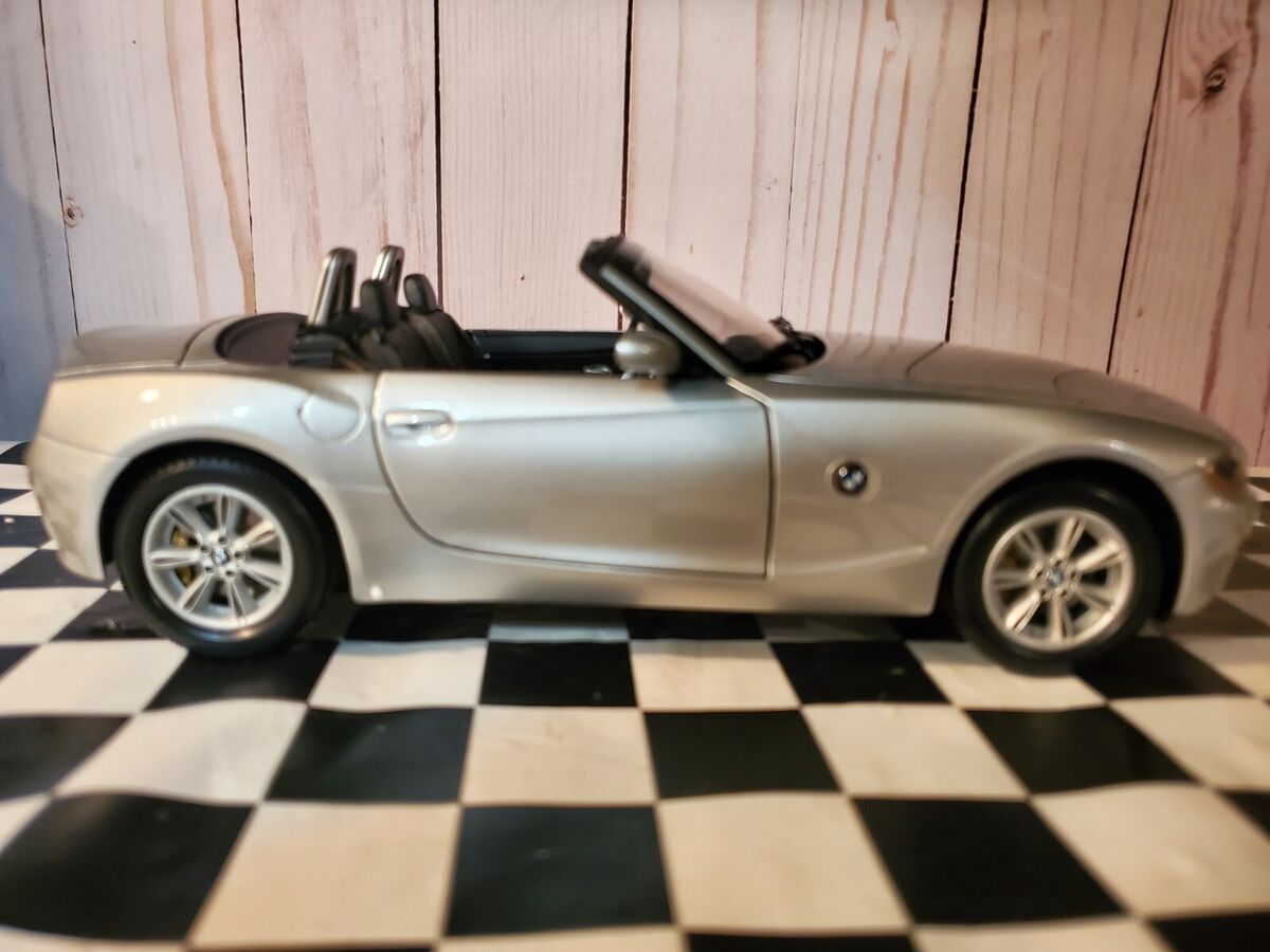 Kyosho BMW Z4 E85 Convertible 1:18 Diecast Dealer Promo Kyosho BMW Z4 E85 Convertible 1:18 Diecast Dealer Promo