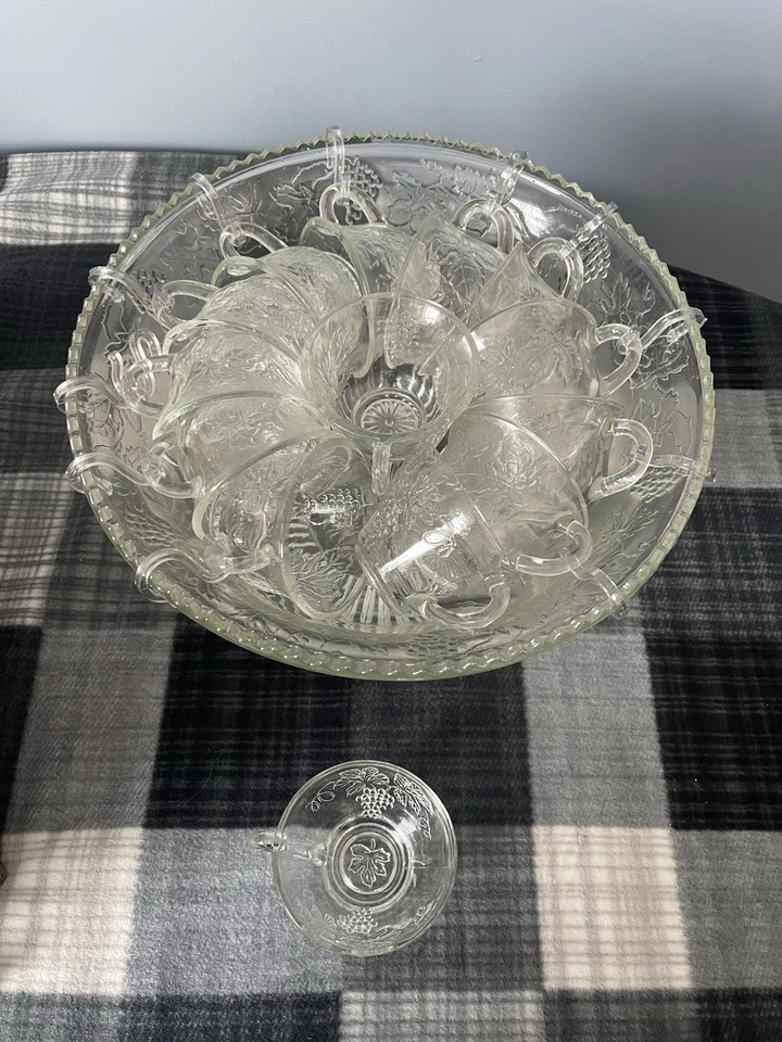 Antiguo ponche de uva de cosecha de vidrio Indiana y 14 tazas Foto 2 de 3