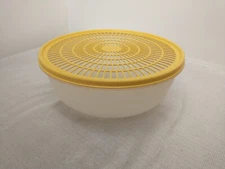 Vintage Tupperware Strainer/Colander 10” Bowl w/ Flow Through Seal Yellow Lid
