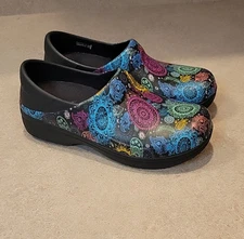 Crocs Pro Neria ll Paisley Print Clogs Purple Aqua Floral Women’s Size 7 Nurse