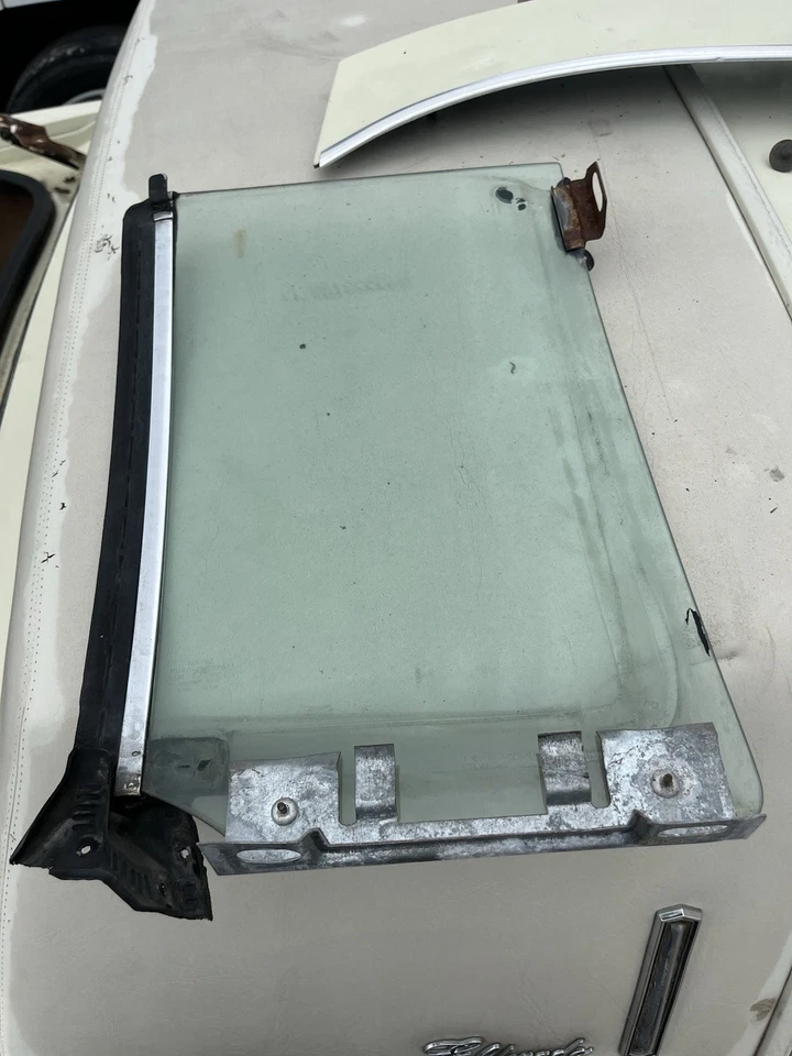 Eldorado 1981 cuarto lateral derecho ventana cristal fabricante original usado 1981 1982 1983 1985 Foto 2 de 3