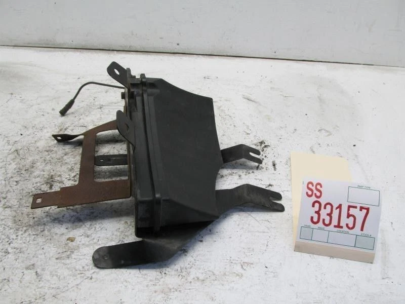 Depósito de control de velocidad de crucero 300M 1999 2004 Chrysler soporte de montaje de tanque OEM Foto 3 de 4