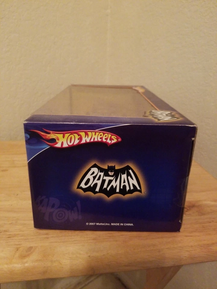 MATTEL HOT WHEELS 1966 TV SERIES BATMOBILE DIE CAST 1:18 SCALE Foto 4 de 4