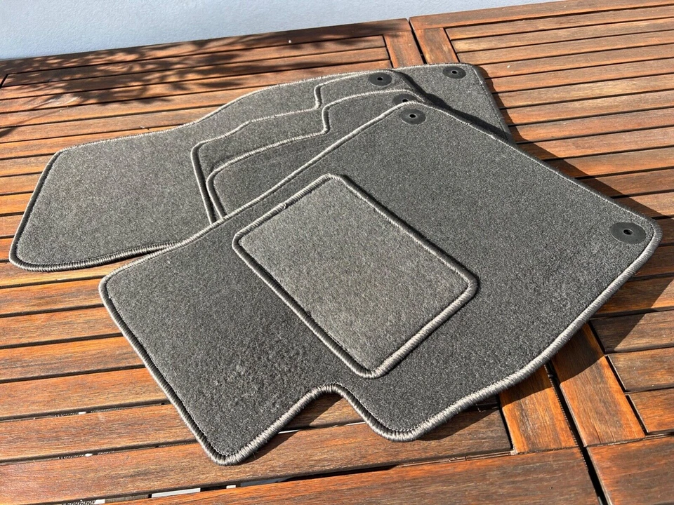 JUEGO ALFOMBRILLAS GRISES PARA AUDI B7 A4 S4 RS4 2004-2007 Foto 2 de 4