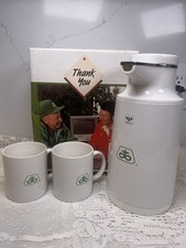 Vintage Pioneer Seed Coffee Carafe & 2 Mugs Set 1990s UNUSED w/ Box
