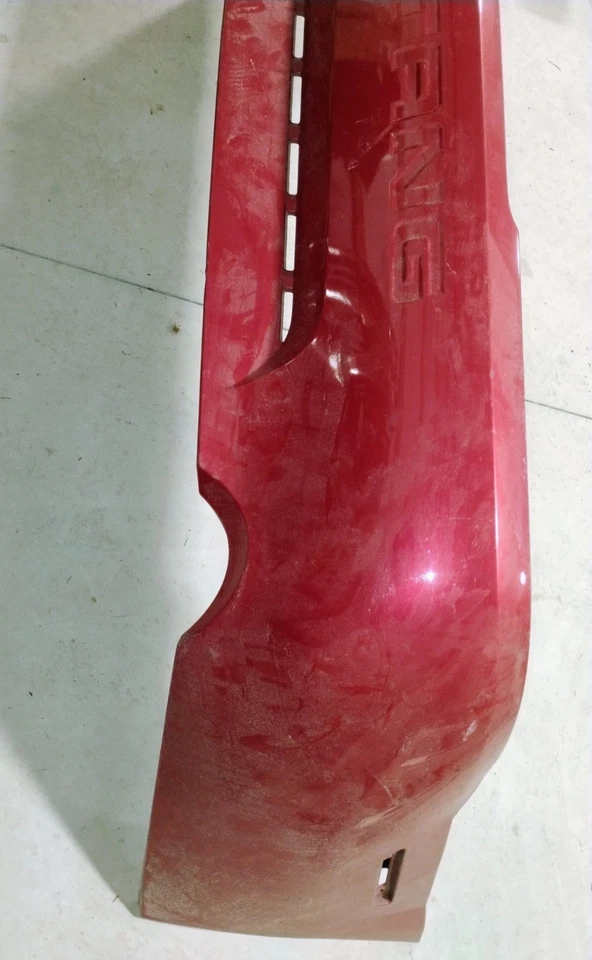 Cubierta de parachoques trasero Ford Mustang 1999-2004 OEM XR3X-17D781-B6 / XR3X17D781B6 Foto 2 de 4