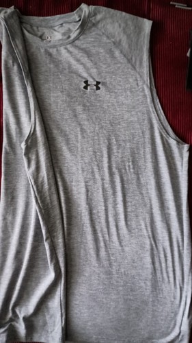 Neu mit Etikett Under Armour graues ärmelloses Muskel-Trainingsshirt für Herren XL