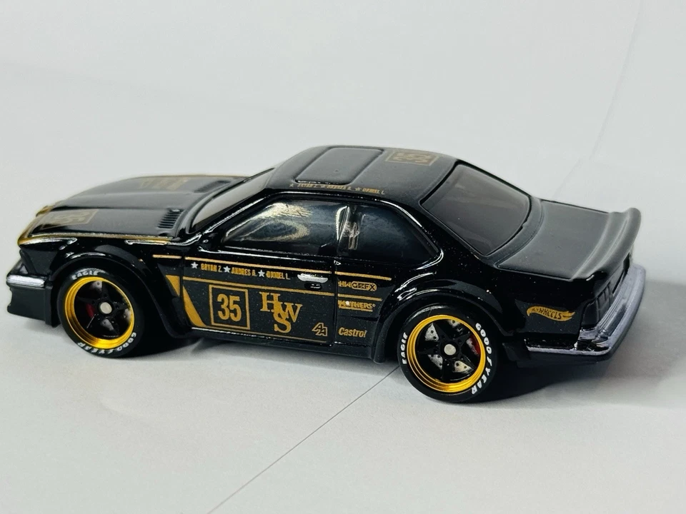 BMW 635 CSI negro Hot Wheels WICKED con llantas de aleación, pilotos reales/frenos de carrera Foto 4 de 4