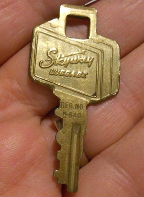 Vintage Old Flat Steel Brass Look Skyway Luggage Key REG NO K-640 PAT 179,844