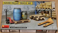 Miniart 35606 Bausatz 1:35 Hubwagen, Paletten Und FäSser