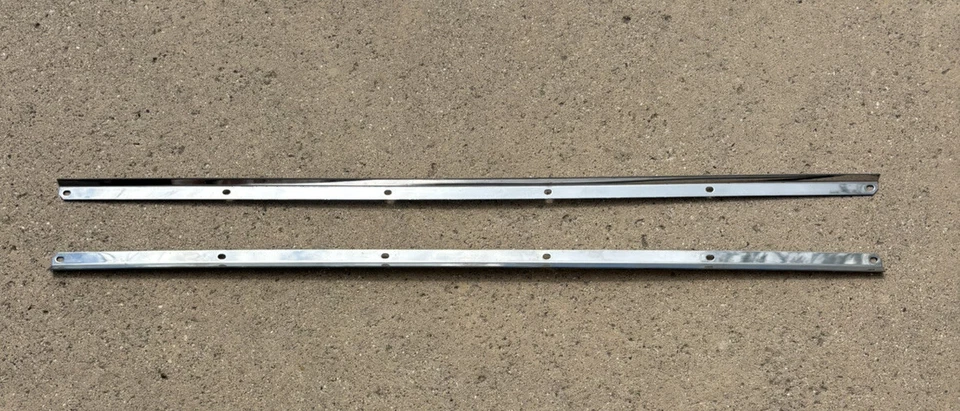 Chevy GMC camioneta 1955 1956 1957 1958 1959 retenedor de acero inoxidable par de sellos de puerta inferior Foto 2 de 4