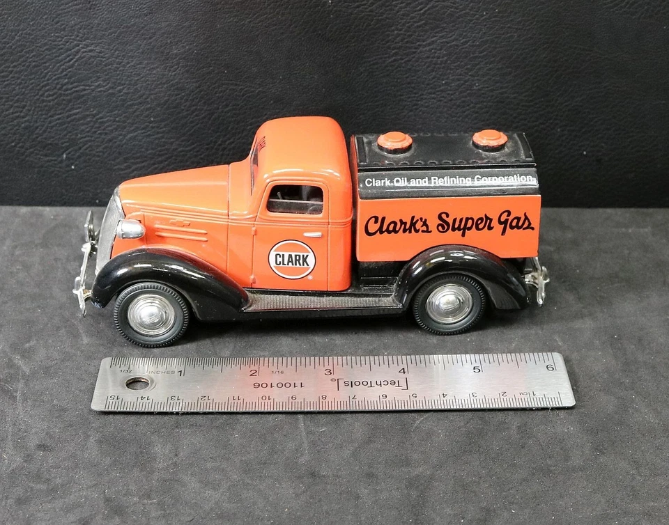 Chevy Tanker Truck 1937 1/25 Clark Orange  Bank Liberty Classic Free Shipp #823 - Image 2 of 4