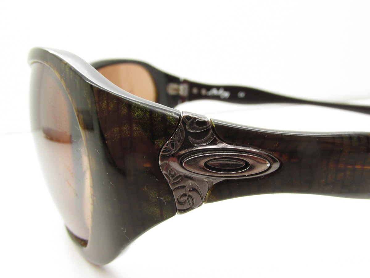 OAKLEY SCRIPT 05-966 DESIGNER SUNGLASSES Amazon.com: Oakley Oo9096-05 Fuel Cell 100% Authentic Men main image 2