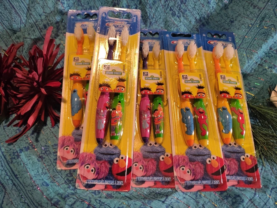 Escovas de dentes Kid's Crest Sesame Street pacote duplo ~ Cerdas macias, idades 1-5 - Imagem 4 de 4