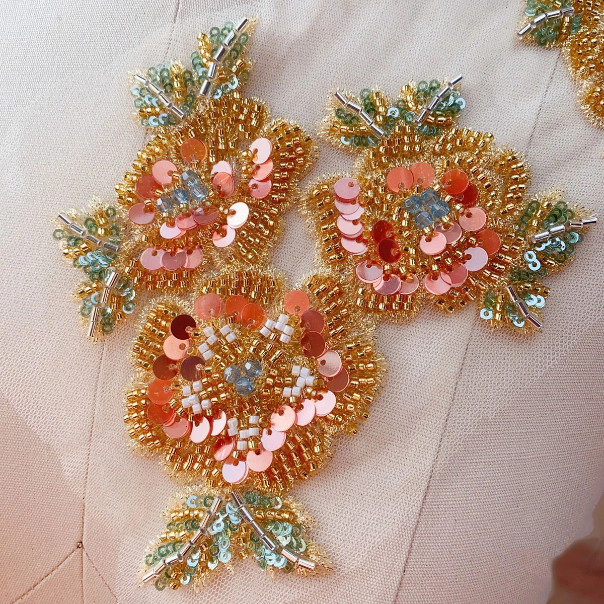 Appliques en dentelle, Fleurs roses/or/rouge bordeaux/rouge/noir/blanc cassé/gris, perles 3D brodées pour mariage, appliqués 1 pcs - France