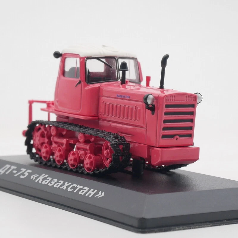 1:43 IXO DT-75 Казахстан Crawler Tractor Farm Vehicle Machines Diecast Model - Image 3 of 4