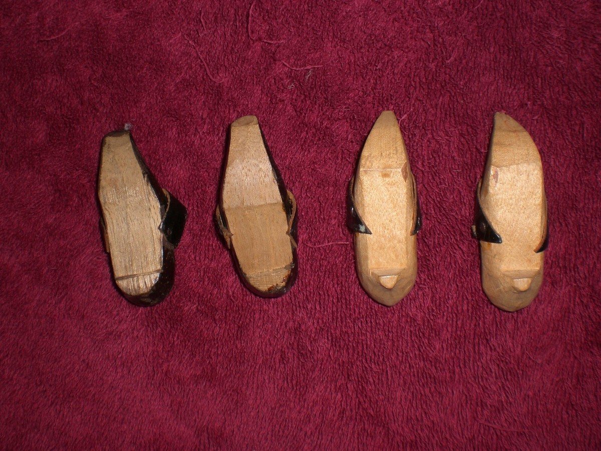 Vêtement Ancien Pour Poupée - Fashion Doll Vintage - Sans Marque - À Restaurer