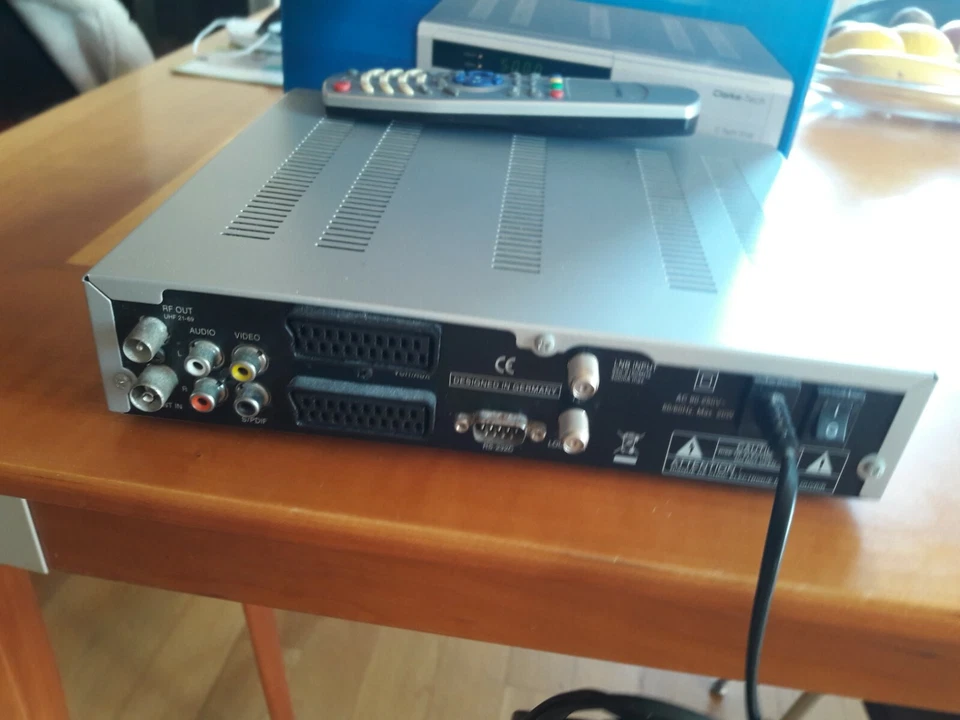 DECODER SATELLITARE CLARKE TECH C-TECH 2100 COMPLETO DI TELECOMANDO E MANUALE - Immagine 4 di 4