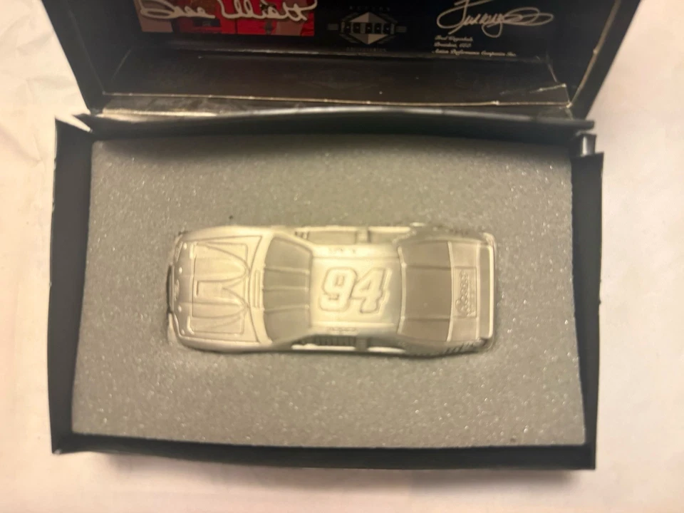 Coche McDonald’s Nascar Bill Elliott’s #94 hecho de peltre fino sólido.  Foto 4 de 4