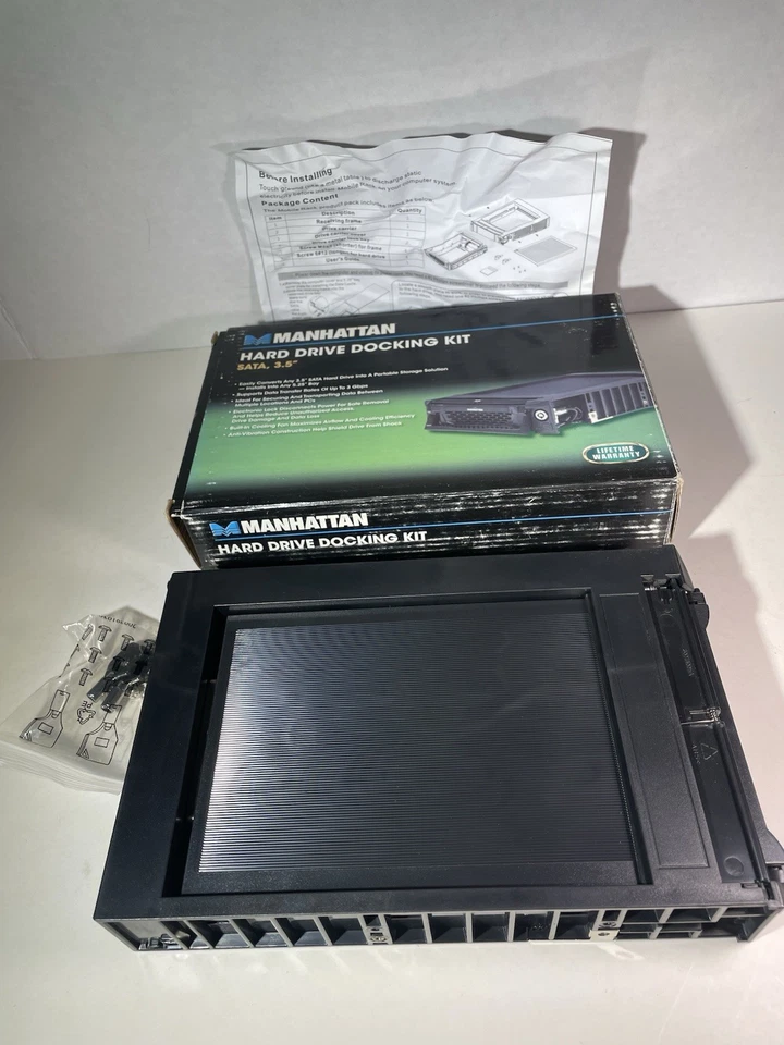 Manhattan Locking Hard Drive Docking Kit for SATA 3.5" Hard Drive Fits 5.25" bay - Image 2 of 4
