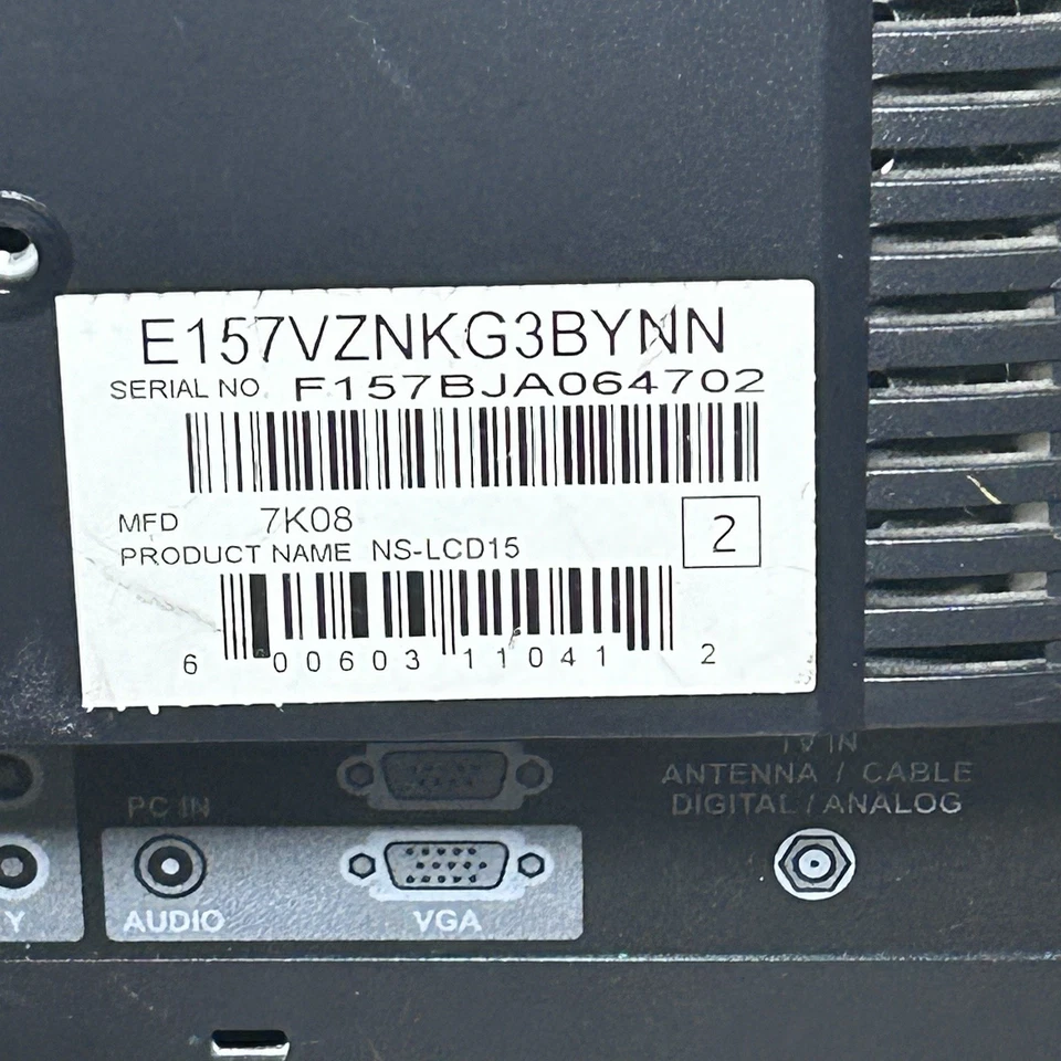 Insignia NS-LCD15 15" 720p 4:3 LCD TV for Retro Gaming Component S-VIDEO - Image 4 of 4