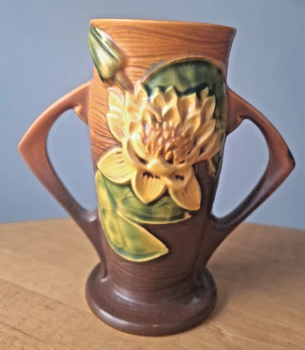 Roseville Art Pottery Water Lily Pattern Double-Handled Vase 72-6" c. 1943
