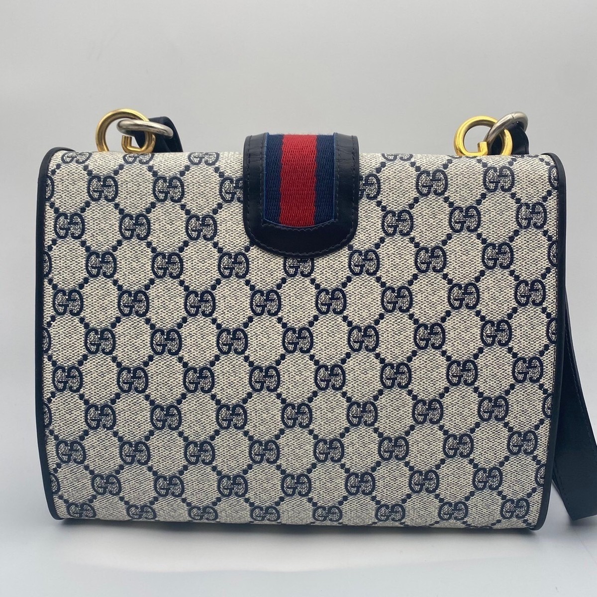 バッグ GUCCI Vintage Sherry Shoulder Bag Vintage GUCCI Sherry Line Shoulder Bag - A Retro Tale