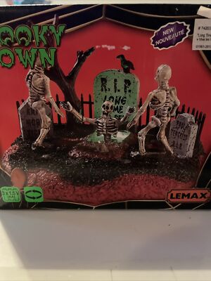 Lemax Spooky Town 2017 LONG TIME NO SEE! #74203 NRFB Light & Motion TableA-5414
