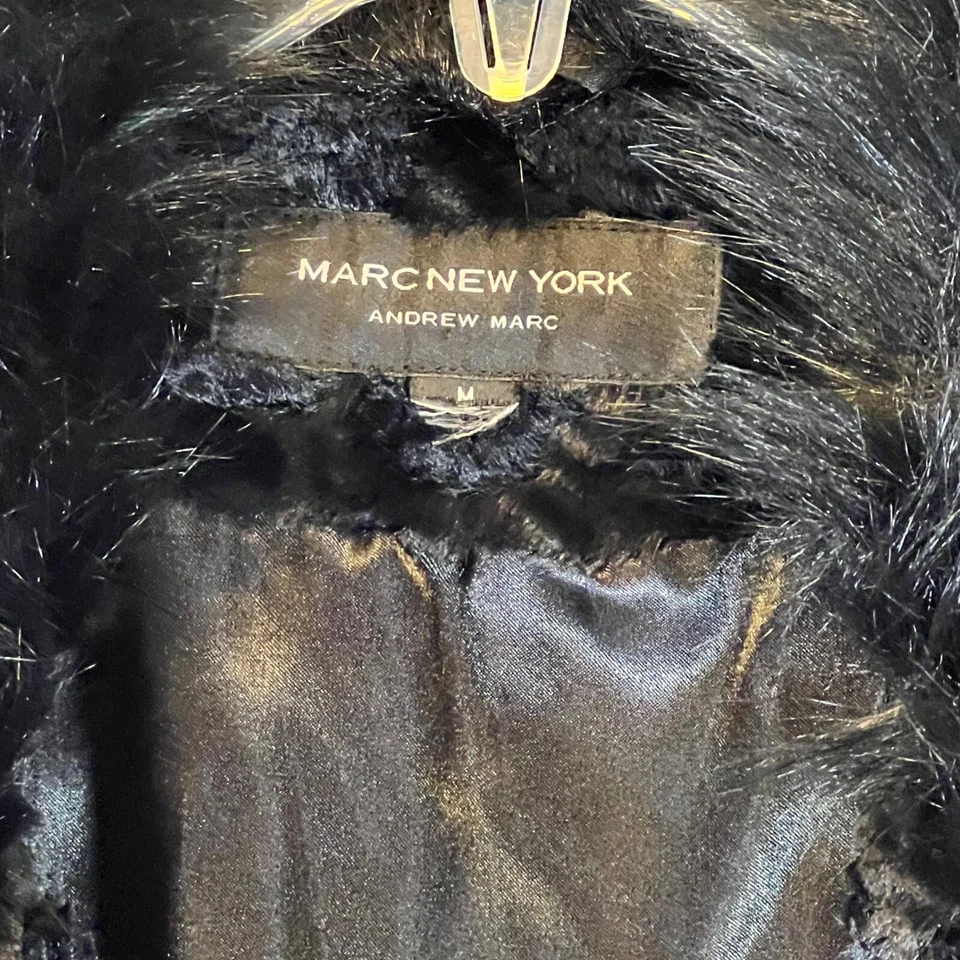 Colete de pele sintética Marc New York sem mangas gola texturizada preta tamanho M - Imagem 3 de 4