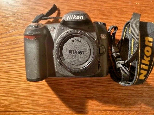Nikon D50, foto 1 di 2