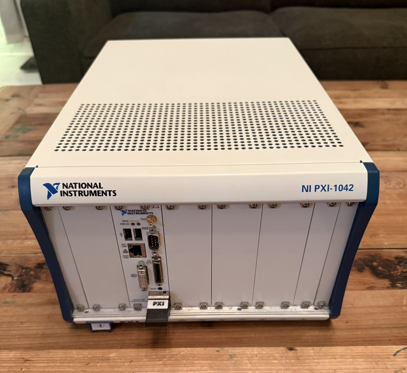 National Instruments PXI1042 PXI-1042 & PXI-8101 Controller