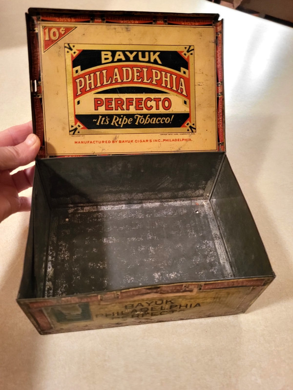 VINTAGE BAYUK PHILADELPHIA PERFECTO CIGAR TIN-COPYRIGHT 1925