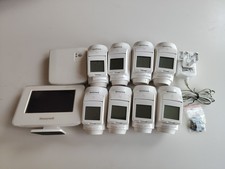 Honeywell Home WiFi-connected thermostat + 8x Evohome radiator valve heads