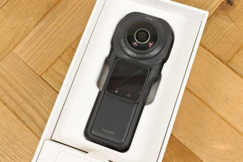 Insta360 ONE RS 1-Inch 360 Edition Cámara de Acción + Selfie Stick y Trípode - Imagen 2 de 4