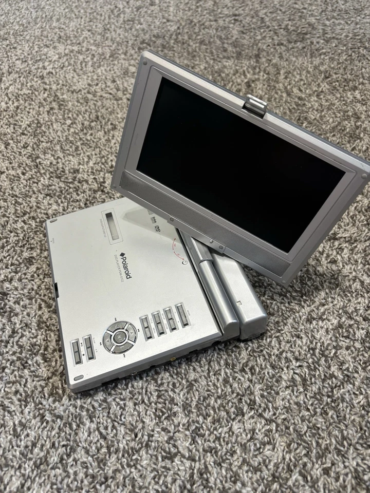 DVD player portátil Polaroid PDM-0711 tela giratória 7" não testado sem cabo com estojo - Imagem 2 de 4