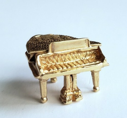 Vintage Estate Circa 70's 4.88g 14k Yellow Gold Pi