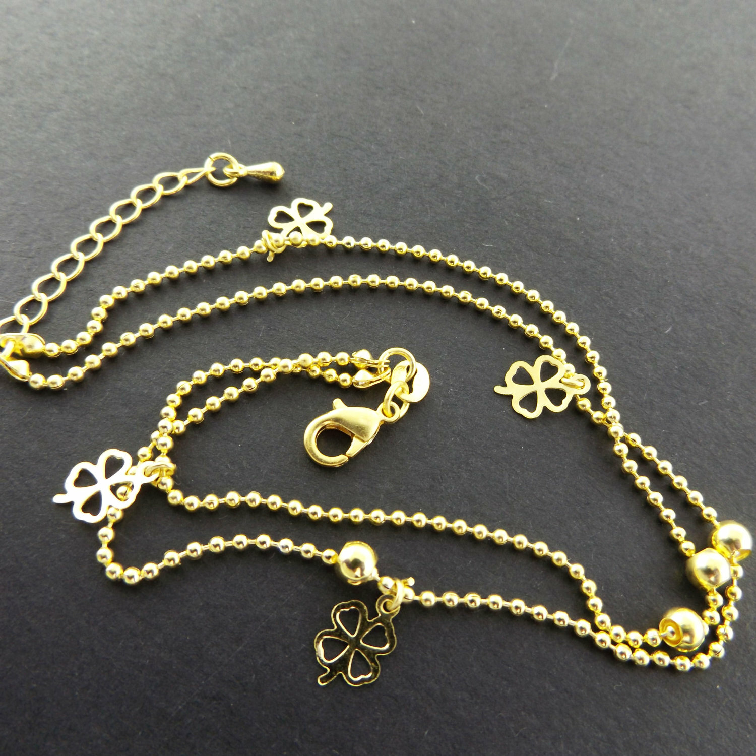 Lucky Bracelet With A Gold 4-Leaf Clover Charm - Tales In Gold - Foto 9