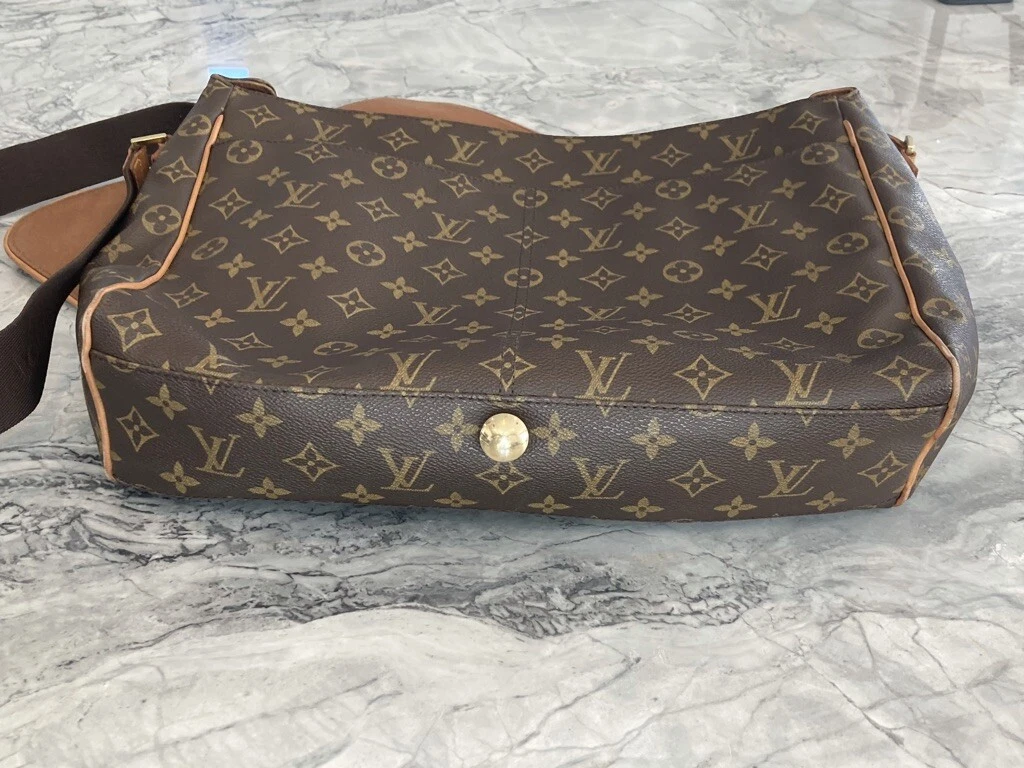 Authentic Louis Vuitton Monogram Messenger Bag Shoulder Cross Bag LV E5842