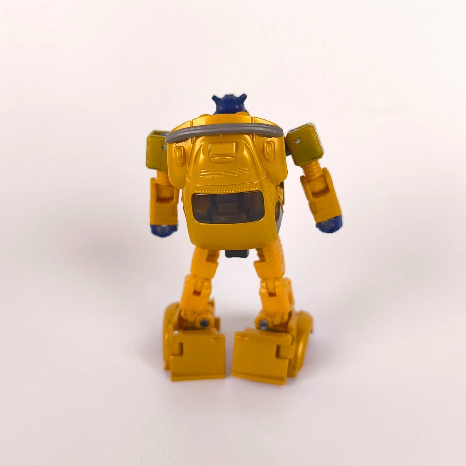 Transformers Autobot Goldbug Complete Legacy Creatures Collide Deluxe Class - Imagem 4 de 4