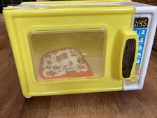 Vintage American Plastic Toys 1980’s Microwave, Girls Kitchen Play set Yellow